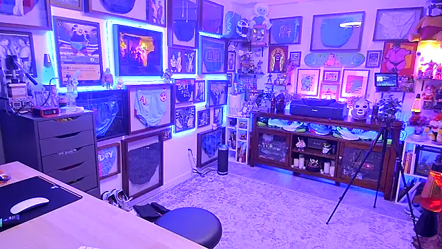 Briefs bud online show from November 30, 2025, 3:32 am