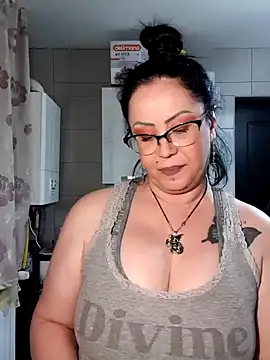 x  KHALEESI  x online show from January 21, 2025, 5:09 pm