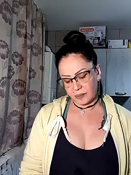 x  KHALEESI  x online show from November 21, 2025, 5:22 pm