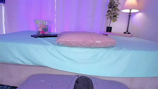 hot booty  online show from February 15, 2025, 8:33 pm