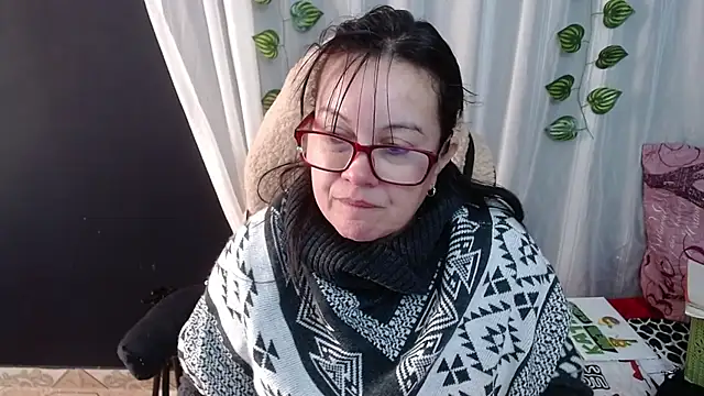 Snapshot of Sonialorens_ chatting on December 3, 2024, 9:56 pm Sonialorens  online show from December 3, 2024, 9:56 pm