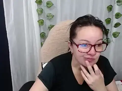 Snapshot of Sonialorens_ chatting on December 4, 2024, 12:58 pm Sonialorens  online show from December 4, 2024, 12:58 pm