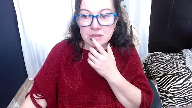 Snapshot of Sonialorens_ chatting on January 14, 2025, 6:28 pm Sonialorens  online show from January 14, 2025, 6:28 pm