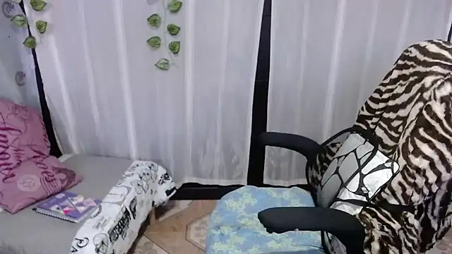 Snapshot of Sonialorens_ chatting on February 1, 2025, 12:16 pm Sonialorens  online show from February 1, 2025, 12:16 pm