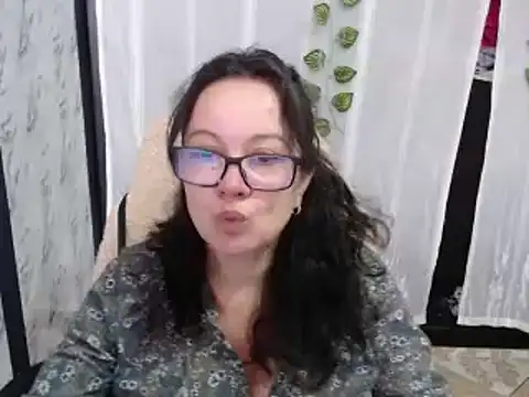 Snapshot of Sonialorens_ chatting on February 27, 2025, 2:43 pm Sonialorens  online show from February 27, 2025, 2:43 pm