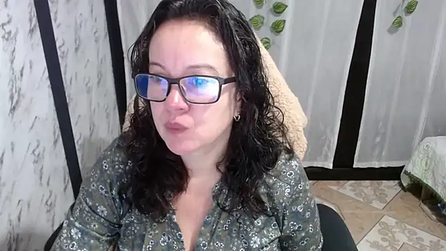 Snapshot of Sonialorens_ chatting on March 14, 2025, 12:29 pm Sonialorens  online show from March 14, 2025, 12:29 pm