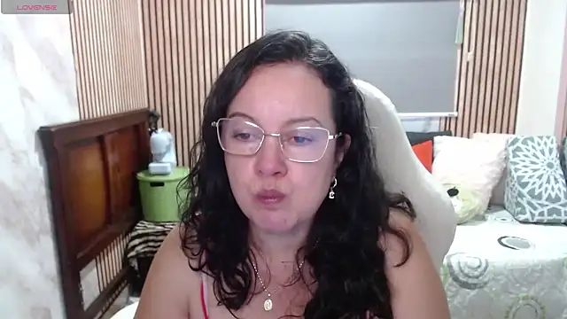 Snapshot of Sonialorens_ chatting on May 26, 2026, 4:36 pm Sonialorens online show from May 26, 2026, 4:36 pm
