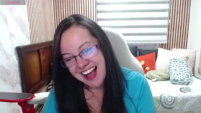 Snapshot of Sonialorens_ chatting on June 4, 2026, 9:32 pm Sonialorens online show from June 4, 2026, 9:32 pm