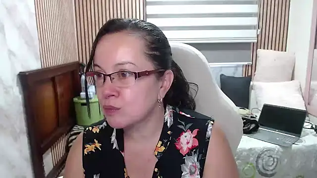 Snapshot of Sonialorens_ chatting on June 9, 2026, 8:20 pm Sonialorens online show from June 9, 2026, 8:20 pm