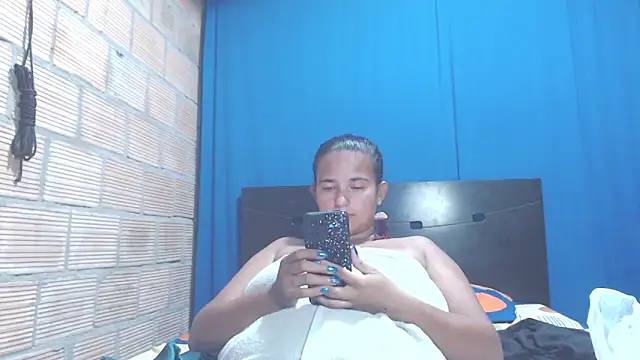 Snapshot of isabella_dirty69 chatting on January 28, 2025, 5:54 am isabella dirty69 online show from January 28, 2025, 5:54 am