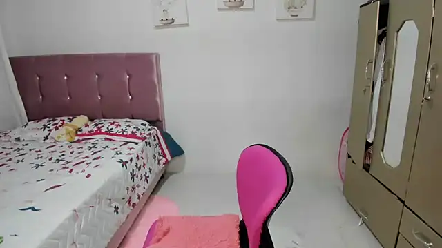 venuxwilliam online show from December 18, 2024, 5:04 am