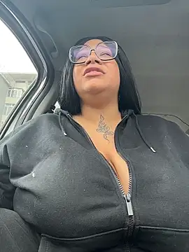 IamSashaLuv online show from December 18, 2025, 10:54 am