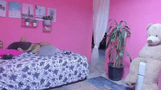 Emma lean online show from December 2, 2024, 1:46 pm