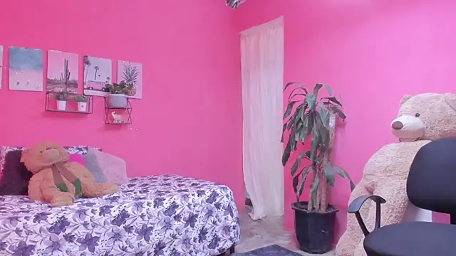 Emma lean online show from December 3, 2024, 4:28 pm