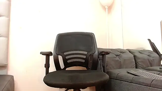 Snapshot of Robert_Kingg chatting on July 2, 2026, 8:15 pm Robert Kingg online show from July 2, 2026, 8:15 pm
