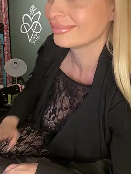 Lisavontease online show from September 20, 2025, 12:50 pm