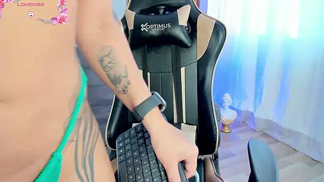 LaraBaker online show from January 15, 2025, 10:46 pm