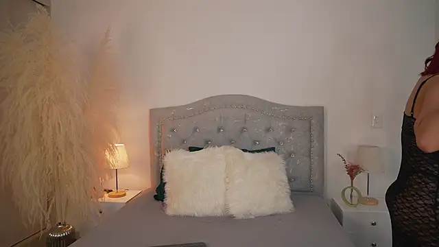 LaraBaker online show from October 3, 2025, 1:19 pm