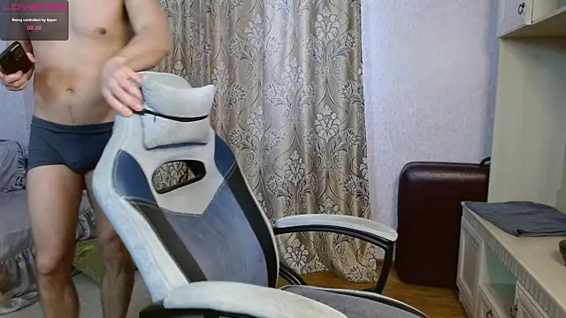 Aestheticguy101 online show from February 24, 2025, 12:48 pm