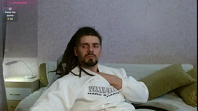 Aestheticguy101 online show from October 15, 2025, 2:28 pm