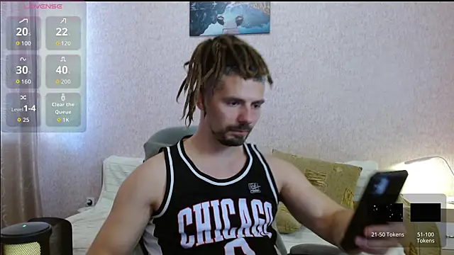 Snapshot of Aestheticguy101 chatting on July 4, 2026, 10:32 am Aestheticguy101 online show from July 4, 2026, 10:32 am