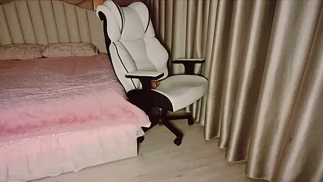 Snapshot of Girl__Funny chatting on December 28, 2024, 8:04 pm Girl Funny online show from December 28, 2024, 8:04 pm