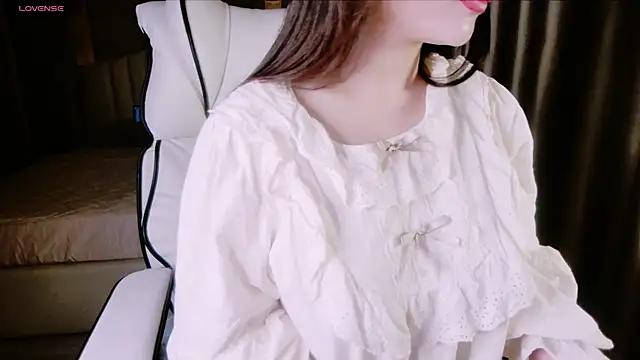 Snapshot of Girl__Funny chatting on March 3, 2025, 6:12 pm Girl Funny online show from March 3, 2025, 6:12 pm