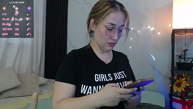 hotpawgmilf online show from February 11, 2026, 9:09 pm