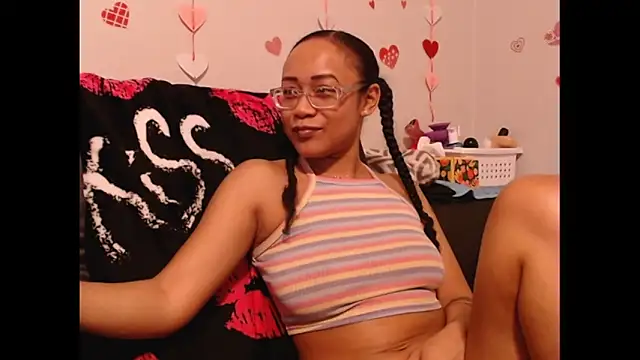 RylHoneyy online show from February 12, 2026, 6:19 am