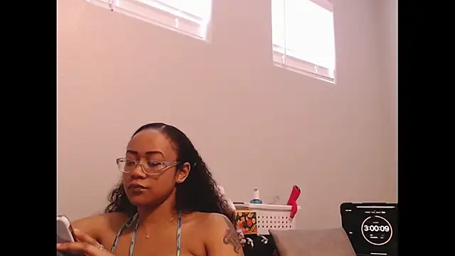 RylHoneyy online show from February 19, 2026, 8:05 pm