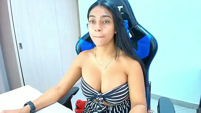 sophiax-x online show from October 14, 2025, 2:40 pm