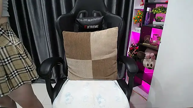 Yuki-yio online show from September 20, 2025, 1:28 am