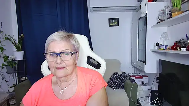 Selenna57 online show from April 7, 2026, 5:35 pm