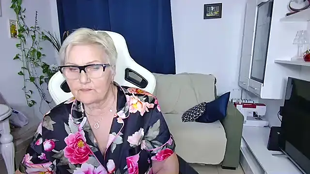 Selenna57 online show from April 13, 2026, 5:29 pm