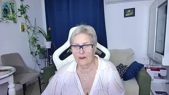 Selenna57 online show from April 15, 2026, 5:31 pm