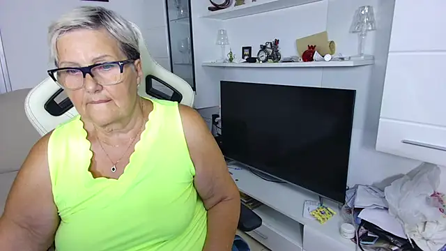 Snapshot of Selenna57 chatting on July 5, 2026, 5:42 pm Selenna57 online show from July 5, 2026, 5:42 pm