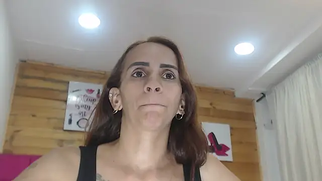 Amber Moore online show from October 16, 2025, 11:50 pm