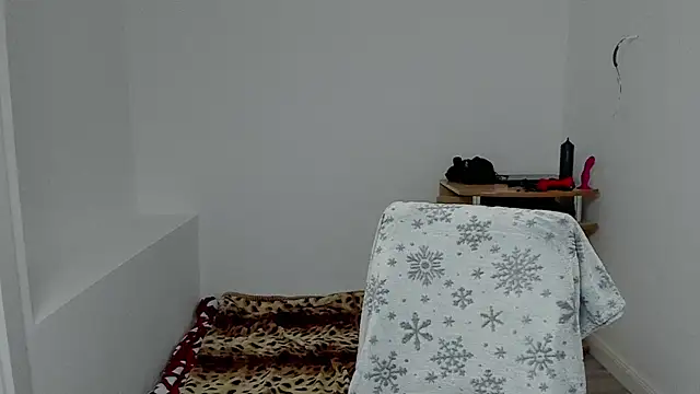 sexxymuscles4u online show from December 12, 2024, 9:40 am