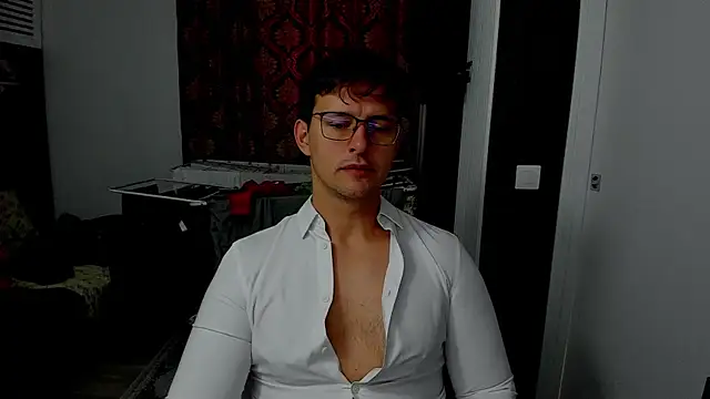 sexxymuscles4u online show from October 30, 2025, 9:22 am