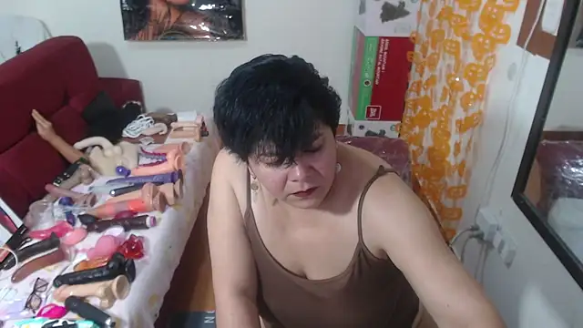 angelitolove727 online show from November 17, 2025, 11:43 pm