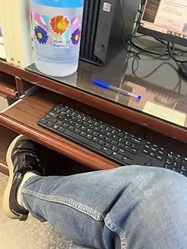 Snapshot of bigshow112 chatting on December 5, 2024, 6:32 am bigshow112 online show from December 5, 2024, 6:32 am