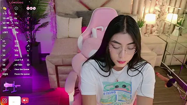 Snapshot of shanon- chatting on September 18, 2025, 9:06 pm shanon- online show from September 18, 2025, 9:06 pm