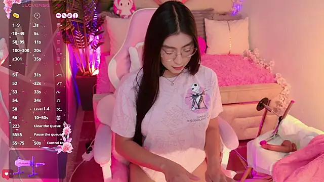 Snapshot of shanon- chatting on February 9, 2026, 8:57 pm shanon- online show from February 9, 2026, 8:57 pm