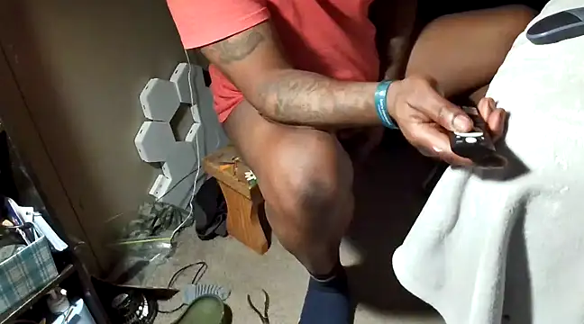 Makeyoucumallover online show from December 31, 2024, 7:31 am