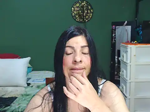 Estefani 32 online show from January 13, 2025, 7:53 pm