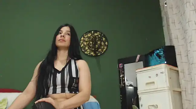 Estefani 32 online show from January 17, 2025, 1:47 am