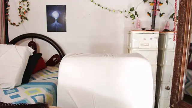 Estefani 32 online show from September 11, 2025, 4:40 pm