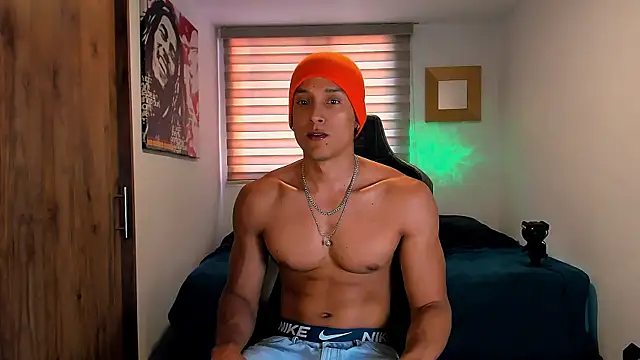 Snapshot of Liam_V chatting on January 30, 2025, 8:53 pm Liam V online show from January 30, 2025, 8:53 pm