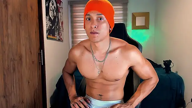 Snapshot of Liam_V chatting on February 3, 2025, 8:57 pm Liam V online show from February 3, 2025, 8:57 pm