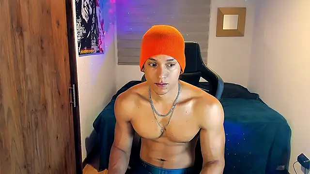 Snapshot of Liam_V chatting on February 11, 2025, 10:37 am Liam V online show from February 11, 2025, 10:37 am